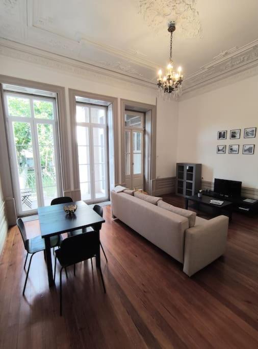 Alvares Cabral Apartamento C Apartment Porto Luaran gambar