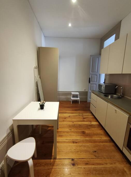 Alvares Cabral Apartamento C Apartment Porto Luaran gambar