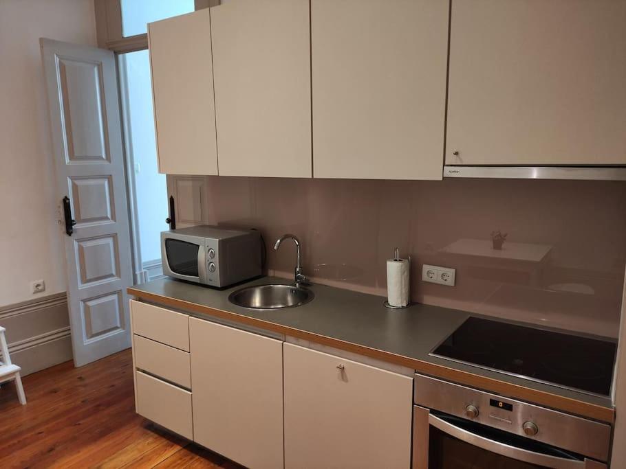 Alvares Cabral Apartamento C Apartment Porto Luaran gambar